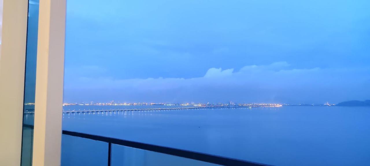 Infinite Seaview With Penang Bridge Suite With Sunrise Up To 11 Person Bayan Lepas Esterno foto